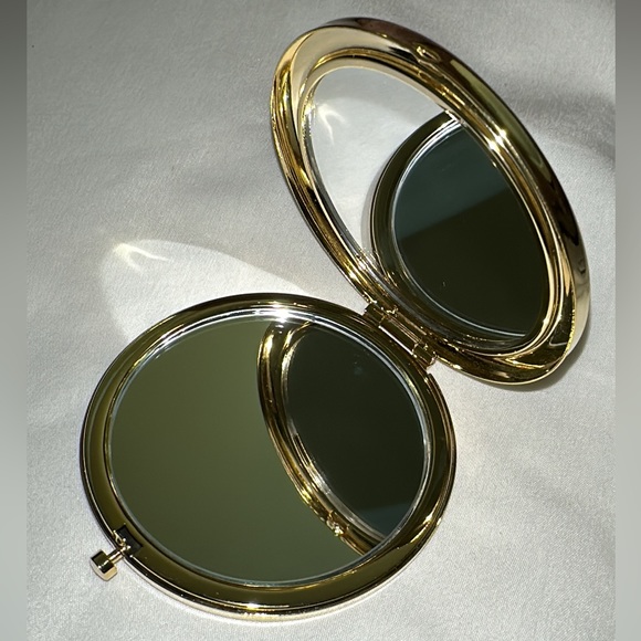 ✨🤍 NEW Henri Bendel RARE Limited Edition Year of the Pig Double Compact Mirror - Picture 5 of 17